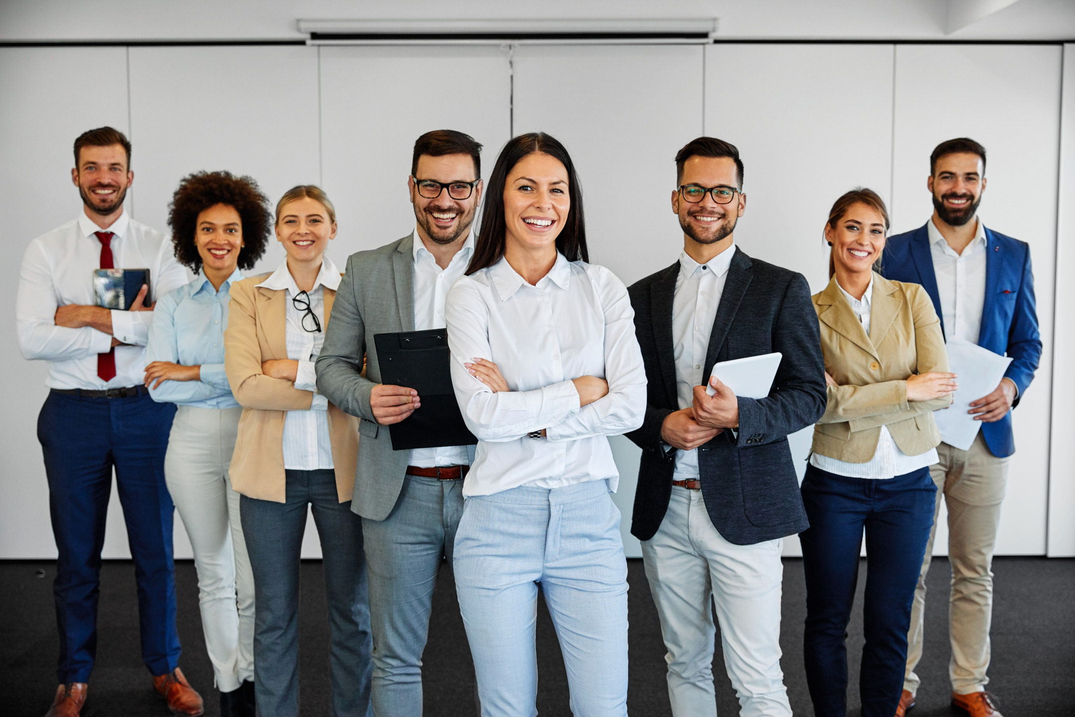 Portrait of succesful young business people team in the office